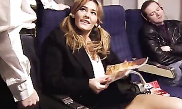 Draghixa Gets a Public Outdoor Blowjob in 4K