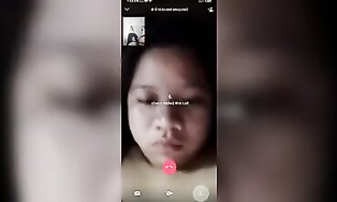 Fresh Pinay Gets Fingered