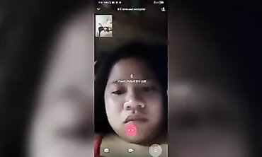 Fresh Pinay Gets Fingered
