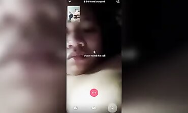 Fresh Pinay Gets Fingered