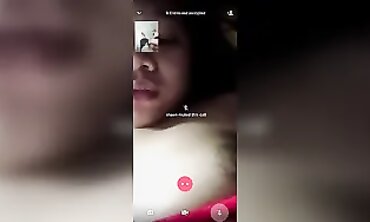 Fresh Pinay Gets Fingered