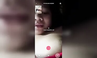 Fresh Pinay Gets Fingered