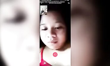 Fresh Pinay Gets Fingered