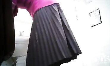 Voyeur Catches Hot Milf Mom Showering