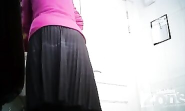 Voyeur Catches Hot Milf Mom Showering