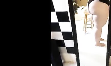 Chaturbate BBW Dandy Shows Off Her Phat Ass