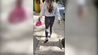 Candid College Girl With Phat Ass in Leggings