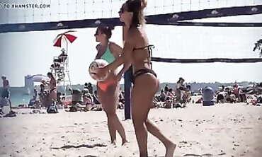 Sporty Brunette Babe Shows Off Rock Hard Booty