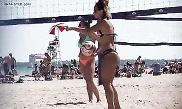 Sporty Brunette Babe Shows Off Rock Hard Booty