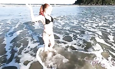Exibicionismo na Praia com Amigas