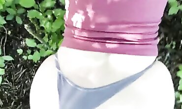 POV: Red Gives a Stranger a Deepthroat in the Park