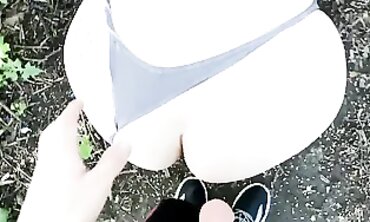 POV: Red Gives a Stranger a Deepthroat in the Park
