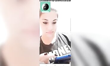 College Babe Scarlett Chats Softcore on Periscope