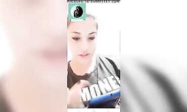 College Babe Scarlett Chats Softcore on Periscope