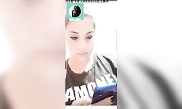 College Babe Scarlett Chats Softcore on Periscope