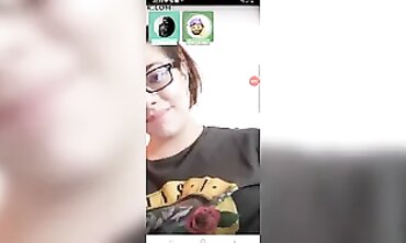 College Babe Scarlett Chats Softcore on Periscope