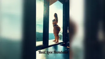 Jumbo Caboose Phat Ass White Girl - Biggest Butt Ever on CamSoda