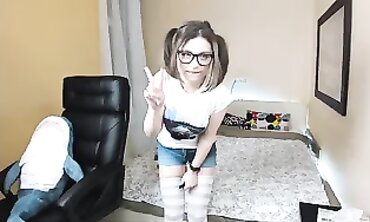 Solo Camgirl Teases Audience With Glasses and Pigtails