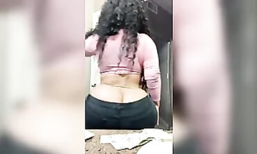 Juicy BBW Twerks in the Restroom