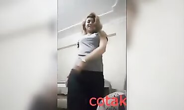 Stunning Syrian Refugee Chick Strips in Turkey