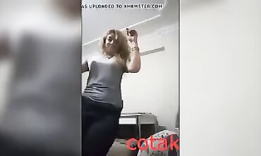 Stunning Syrian Refugee Chick Strips in Turkey