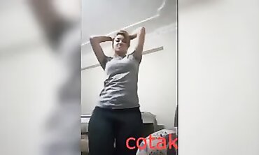 Stunning Syrian Refugee Chick Strips in Turkey