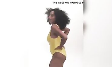 Traci Ellis Ross Shows Off Her Hot Skinny Body