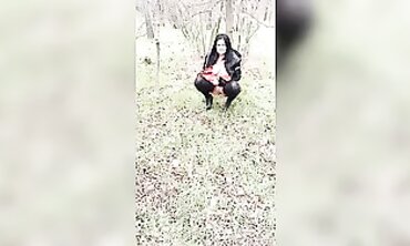 Vikkie Sexy's Outdoor Adventure: Stunning Blonde Babe Gets Fucked In The Forest
