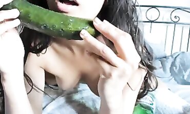 POV: Sexy Elena ti istiga a sborrare in questa scena italiana