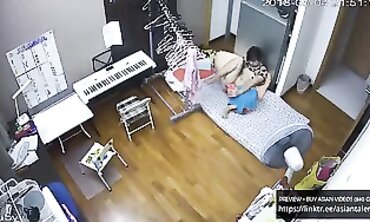 Singaporean Amateur Sends Nudes and Masturbates for Boyfriend