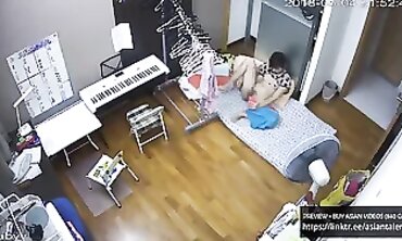 Singaporean Amateur Sends Nudes and Masturbates for Boyfriend