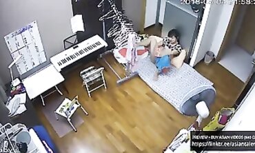Singaporean Amateur Sends Nudes and Masturbates for Boyfriend