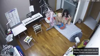 Singaporean Amateur Sends Nudes and Masturbates for Boyfriend