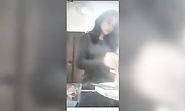 Tanned Teen Babe Smokes On Periscope