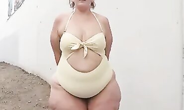 Princess Elder: Plus-Size MILF's Phat Ass Gets One Yellow Lump