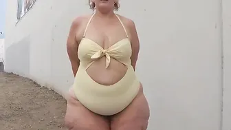Princess Elder: Plus-Size MILF's Phat Ass Gets One Yellow Lump