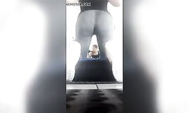 Nineteen-Year-Old Flexing Her Big Ass in Gray Leggings at the Gym