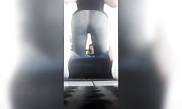 Nineteen-Year-Old Flexing Her Big Ass in Gray Leggings at the Gym