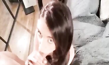 Hot Neighbor Beauty Visits for a Blowjob and Cumshot