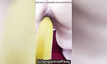 Mature MILF Stretches Her Ass With A Huge Banana