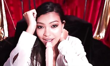 Latina Amateur Squirts With A Sex Toy On Webcam