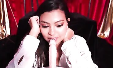 Latina Amateur Squirts With A Sex Toy On Webcam