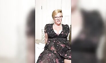 Plumper Soccer Mum Cuckquean Masturbates