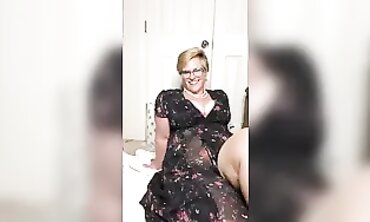 Plumper Soccer Mum Cuckquean Masturbates