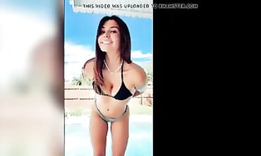 Azarias Shows Off Super-Sexy Figure in Bikini