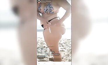 Latina BBW Babe Shows Off Big Ass and Tits in Beach Bikini