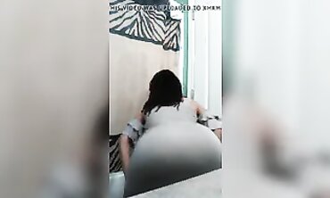 Black Amateur Twerking in the Bathroom