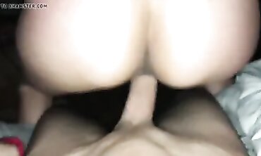 Je me baise comme une chienne sur sa bite