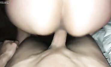 Je me baise comme une chienne sur sa bite