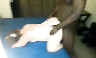 Amateur BBC Creampie: Elderly Lady Gets Pounded